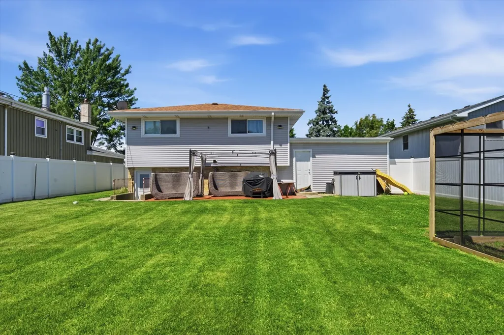 607 North Van Auken Street Elmhurst IL 60126