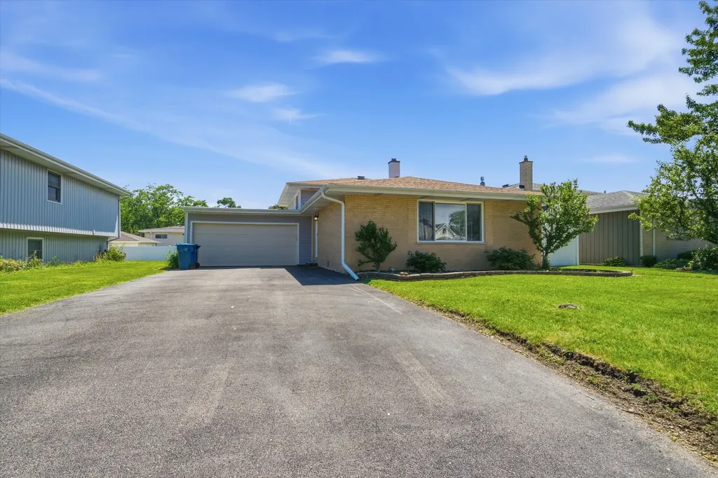 607 North Van Auken Street Elmhurst IL 60126