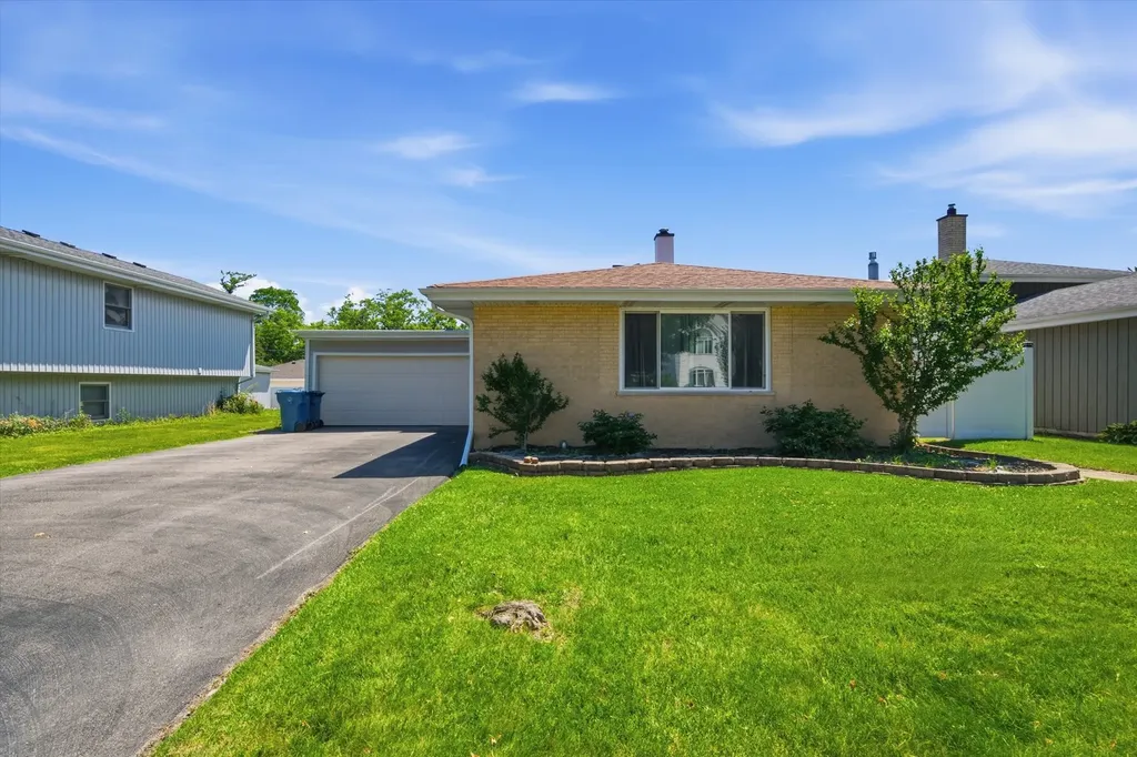 607 North Van Auken Street Elmhurst IL 60126