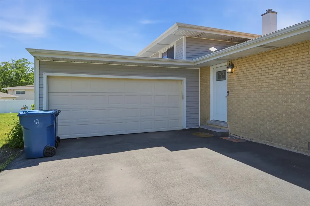 607 North Van Auken Street Elmhurst IL 60126