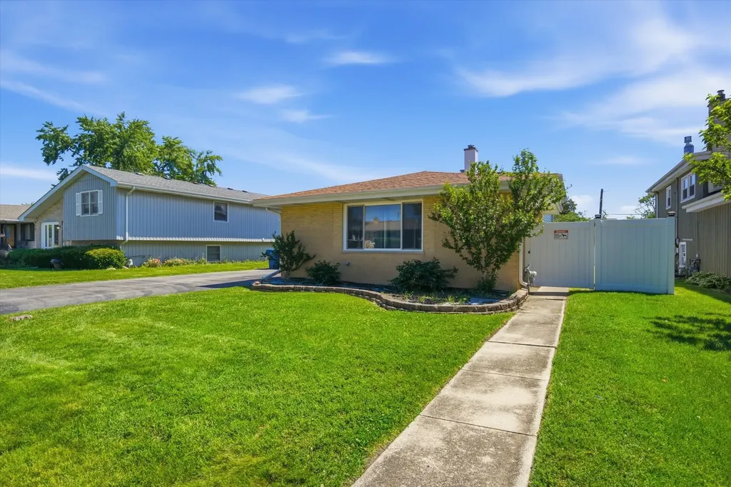 607 North Van Auken Street Elmhurst IL 60126