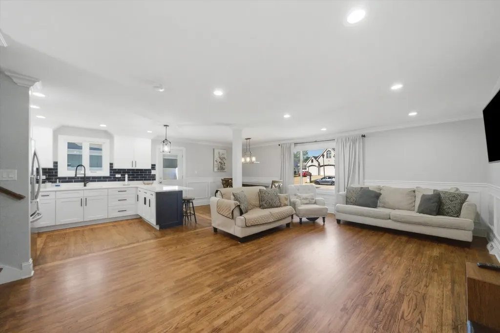 607 North Van Auken Street Elmhurst IL 60126
