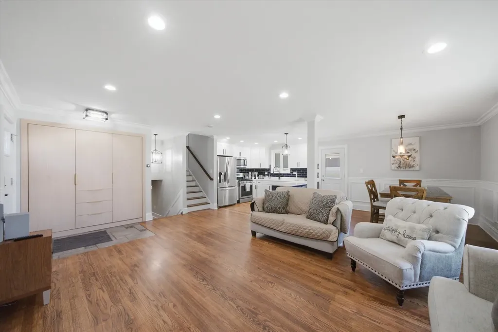 607 North Van Auken Street Elmhurst IL 60126