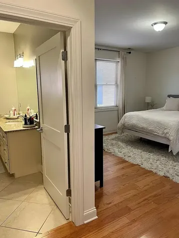 2352 West Byron Street Chicago IL 60618