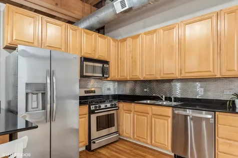 2735 West Armitage Avenue Chicago IL 60647
