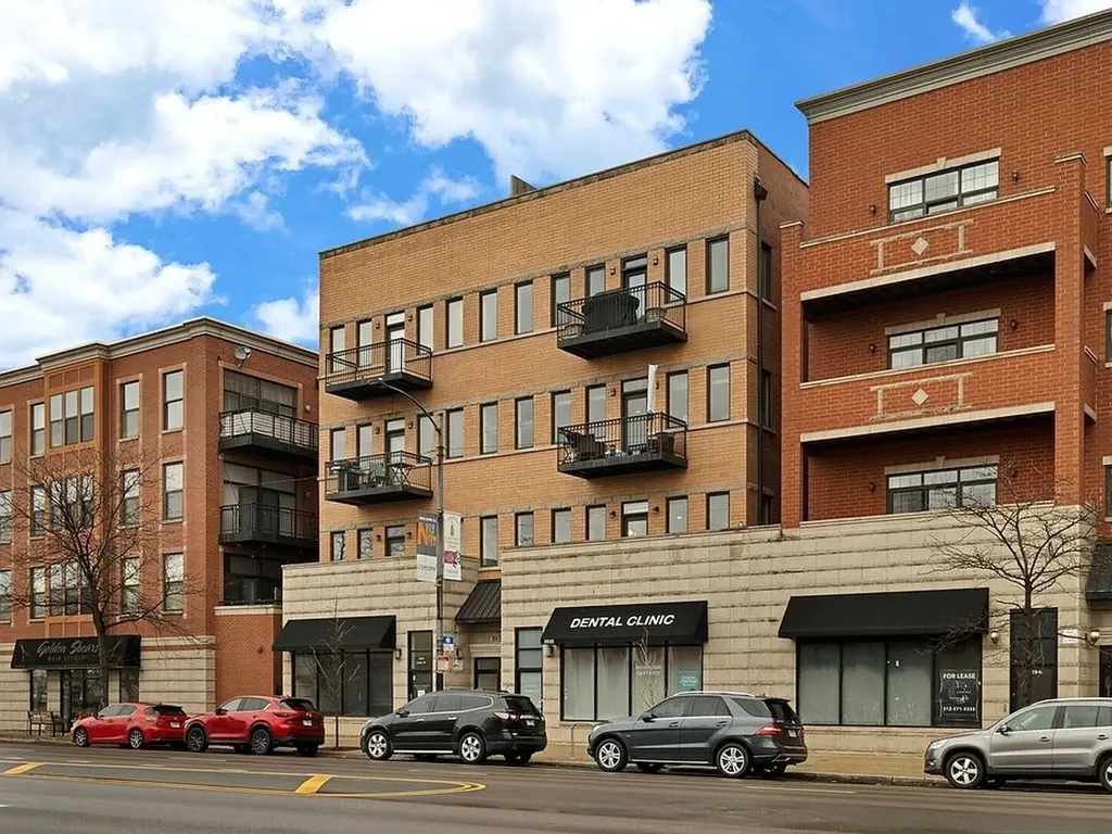 3917 North Western Avenue Chicago IL 60618