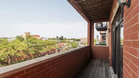3917 North Western Avenue Chicago IL 60618