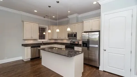 3917 North Western Avenue Chicago IL 60618