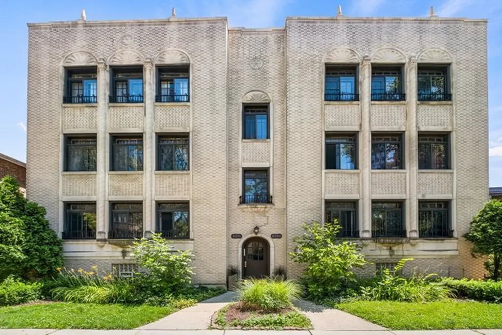 6209 North Mozart Street Chicago IL 60659