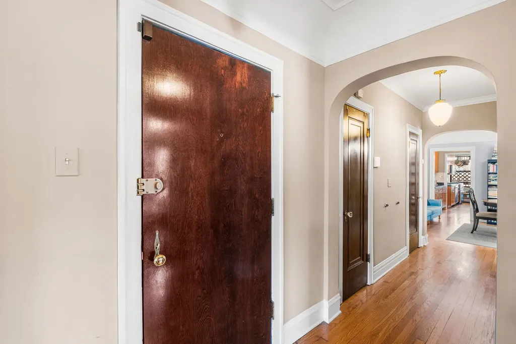 6209 North Mozart Street Chicago IL 60659