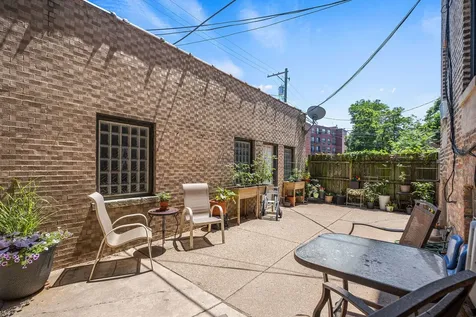 6209 North Mozart Street Chicago IL 60659