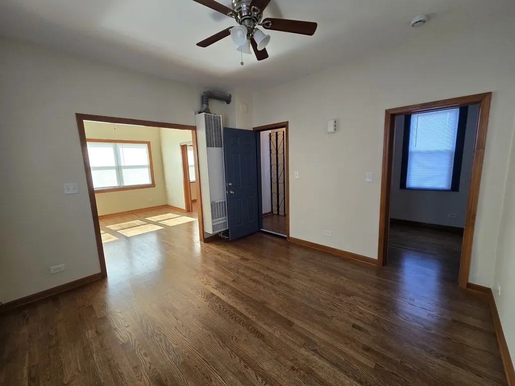 10653 South Mackinaw Avenue Chicago IL 60617