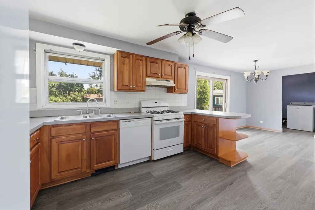 1318 Kingston Lane Schaumburg IL 60193
