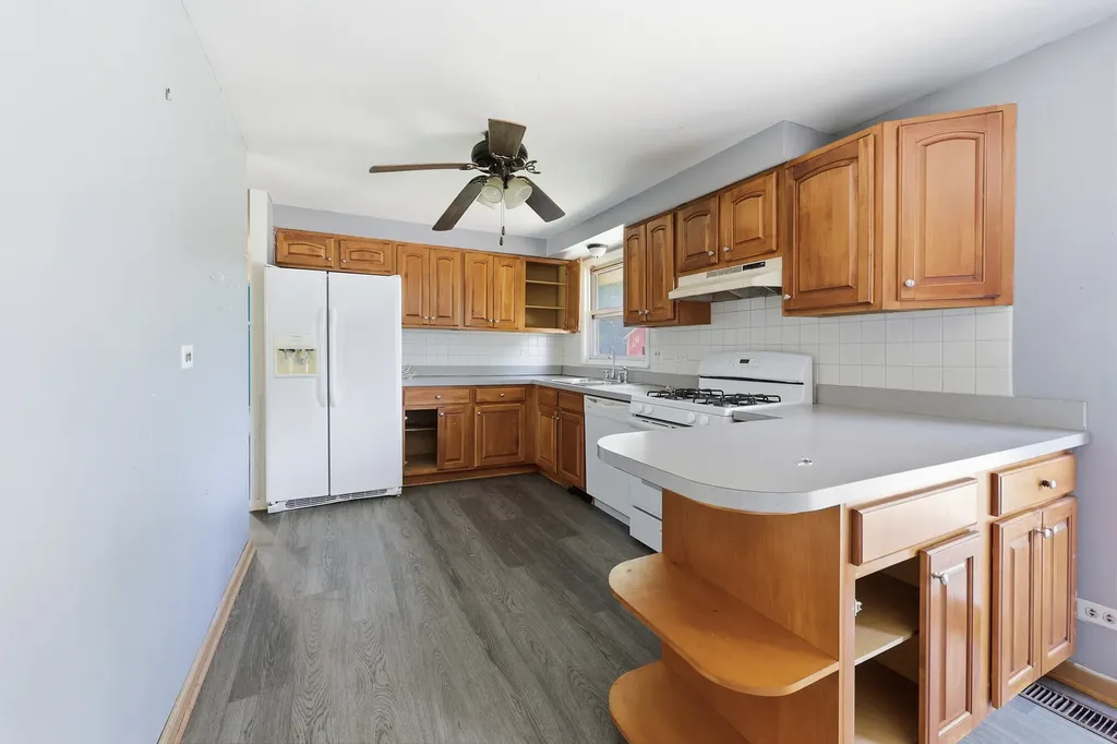 1318 Kingston Lane Schaumburg IL 60193