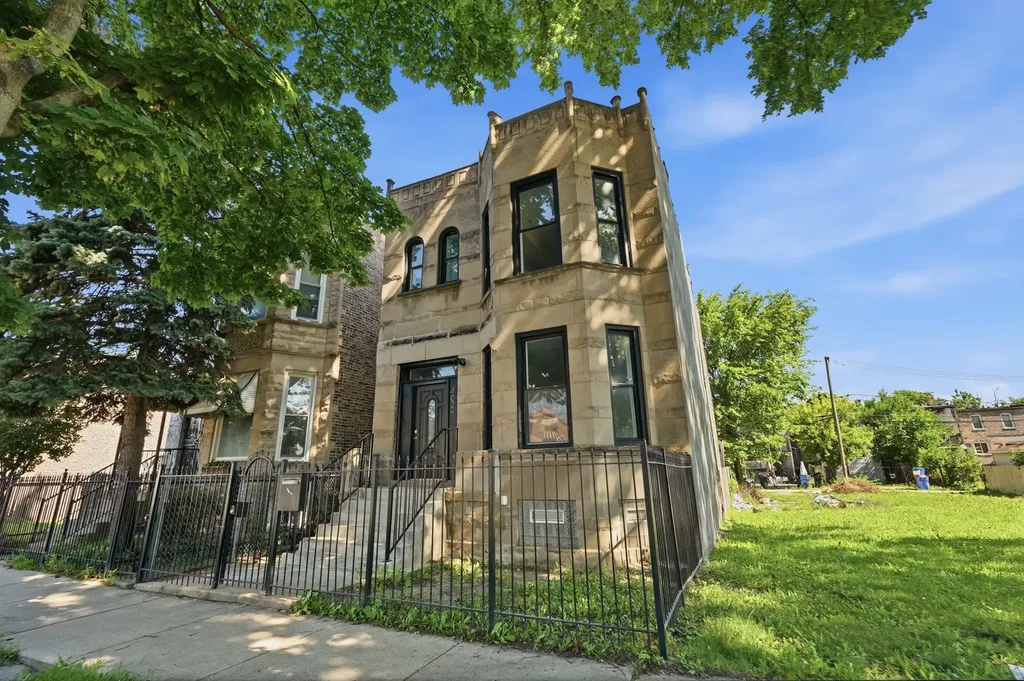 4024 West Arthington Street Chicago IL 60624