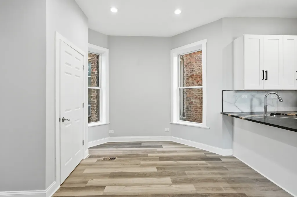 4024 West Arthington Street Chicago IL 60624