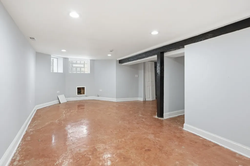 4024 West Arthington Street Chicago IL 60624