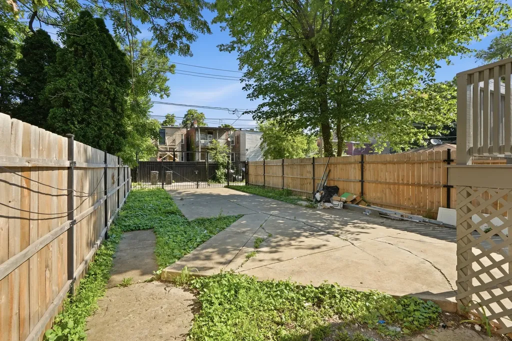 4024 West Arthington Street Chicago IL 60624