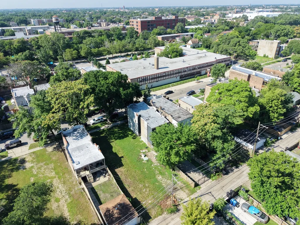 4024 West Arthington Street Chicago IL 60624