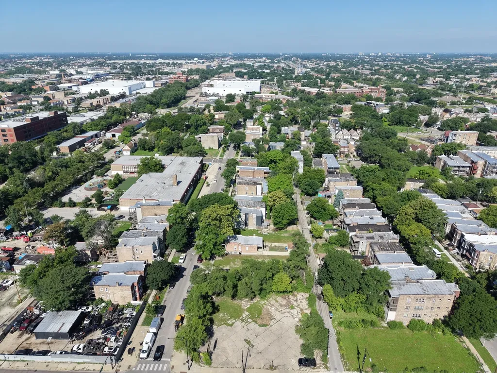 4024 West Arthington Street Chicago IL 60624