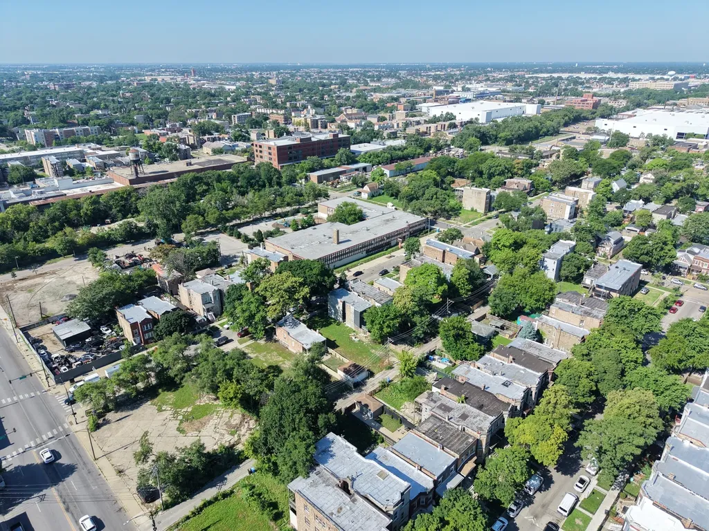 4024 West Arthington Street Chicago IL 60624