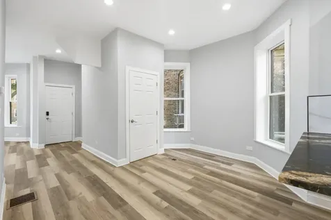 4024 West Arthington Street Chicago IL 60624