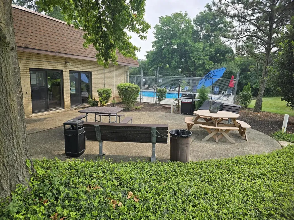 7221 Wolf Road Indian Head Park IL 60525