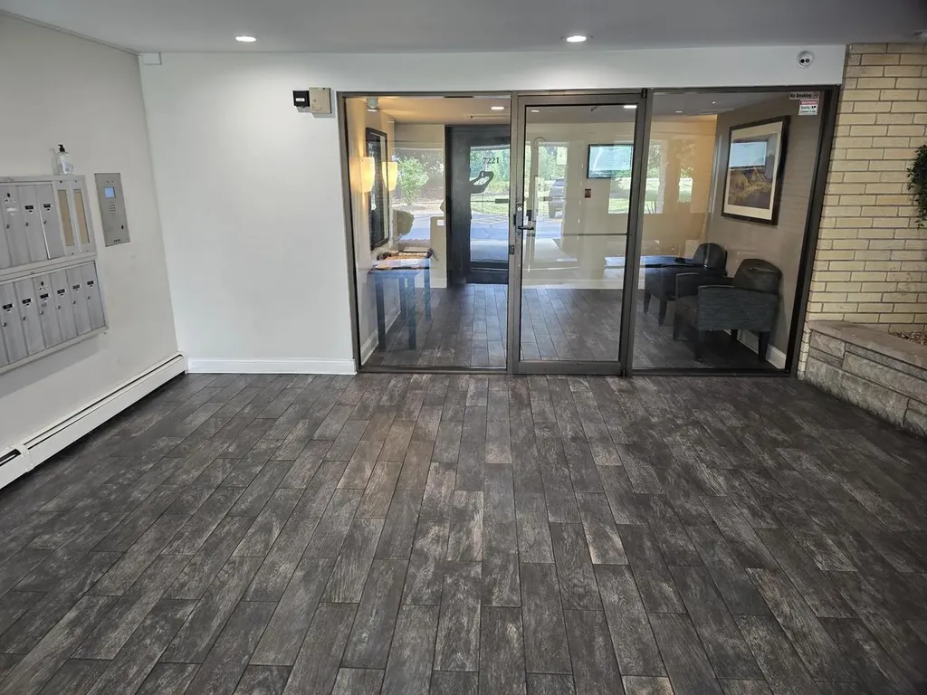 7221 Wolf Road Indian Head Park IL 60525