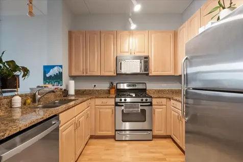 647 Metropolitan Way Des Plaines IL 60016