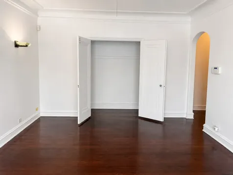 7348 North Ridge Boulevard Chicago IL 60645