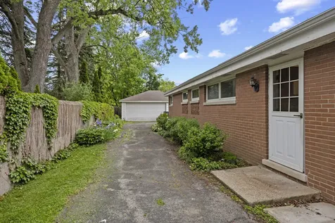 934 Yale Street Wilmette IL 60091