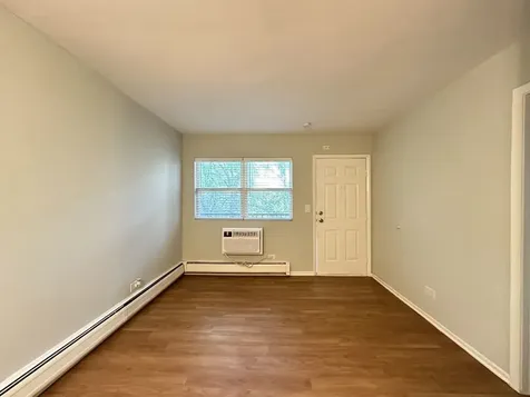 4612 North Beacon Street Chicago IL 60640