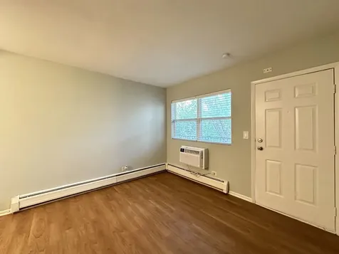 4612 North Beacon Street Chicago IL 60640