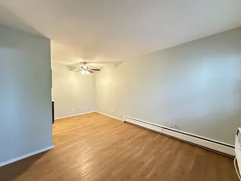 4612 North Beacon Street Chicago IL 60640