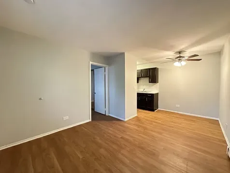 4612 North Beacon Street Chicago IL 60640