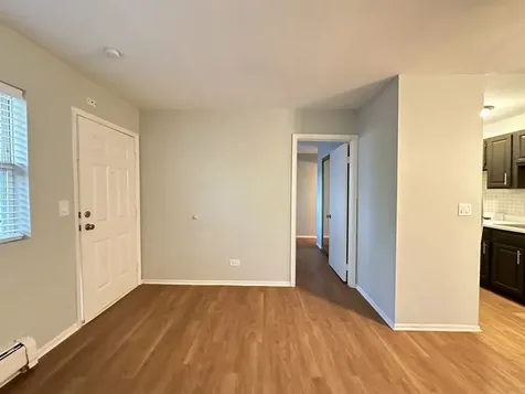4612 North Beacon Street Chicago IL 60640
