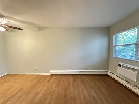 4612 North Beacon Street Chicago IL 60640