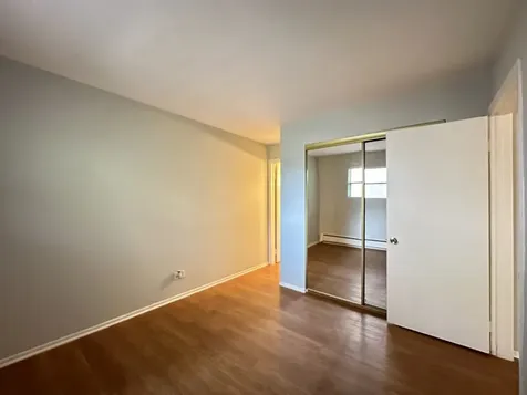 4612 North Beacon Street Chicago IL 60640