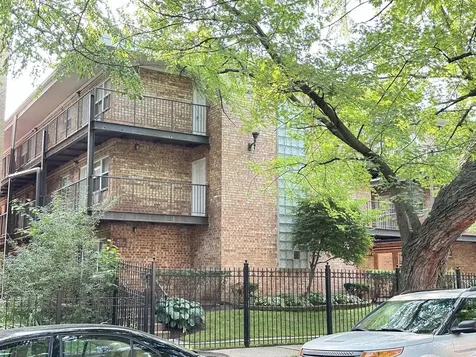 4612 North Beacon Street Chicago IL 60640