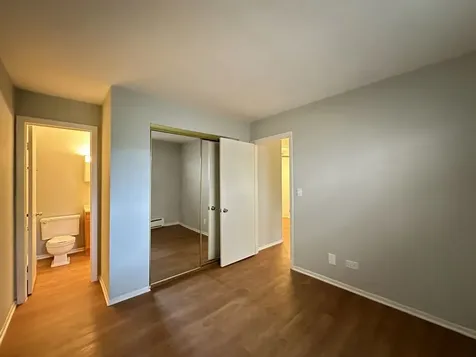 4612 North Beacon Street Chicago IL 60640