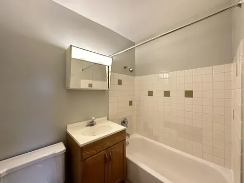 4612 North Beacon Street Chicago IL 60640