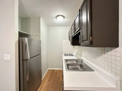 4612 North Beacon Street Chicago IL 60640