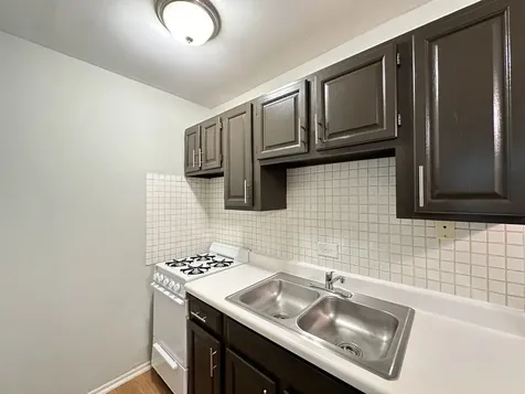 4612 North Beacon Street Chicago IL 60640
