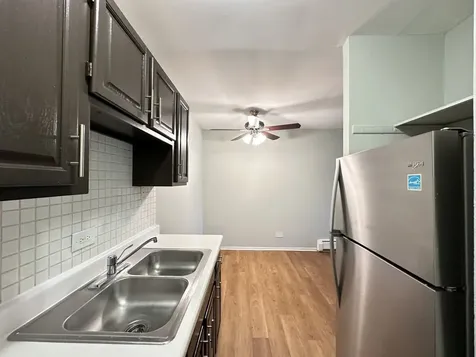 4612 North Beacon Street Chicago IL 60640