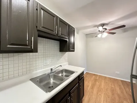 4612 North Beacon Street Chicago IL 60640