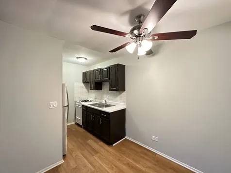 4612 North Beacon Street Chicago IL 60640