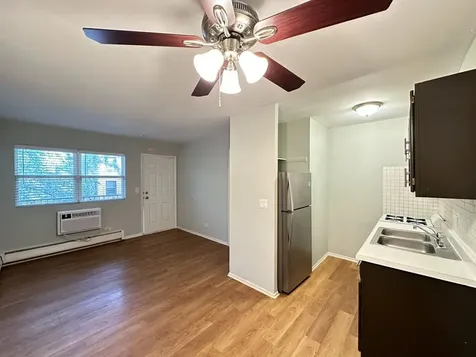 4612 North Beacon Street Chicago IL 60640