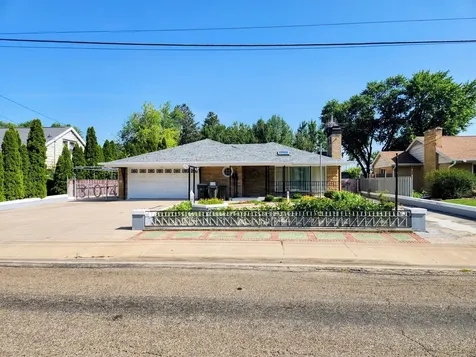 304 West Miller Road Sterling IL 61081