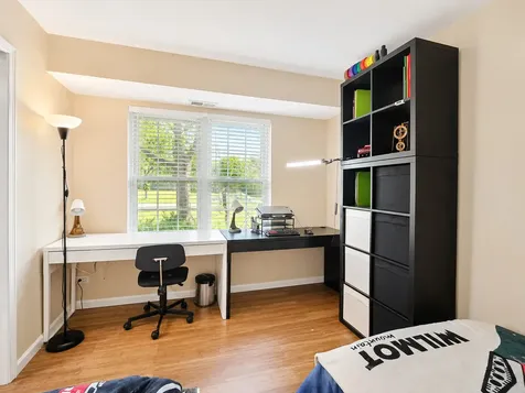 18 Bedford Road Mundelein IL 60060