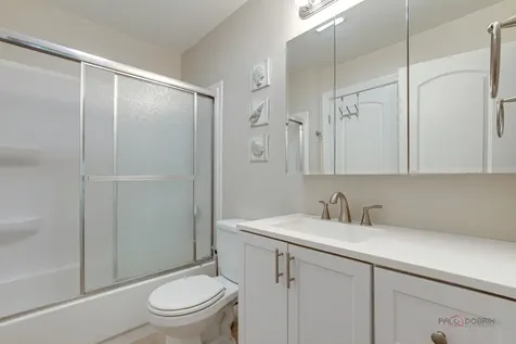 18 Bedford Road Mundelein IL 60060
